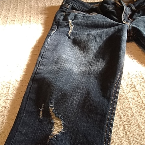 Hollister super skinny destressed jeans. - Picture 7 of 12